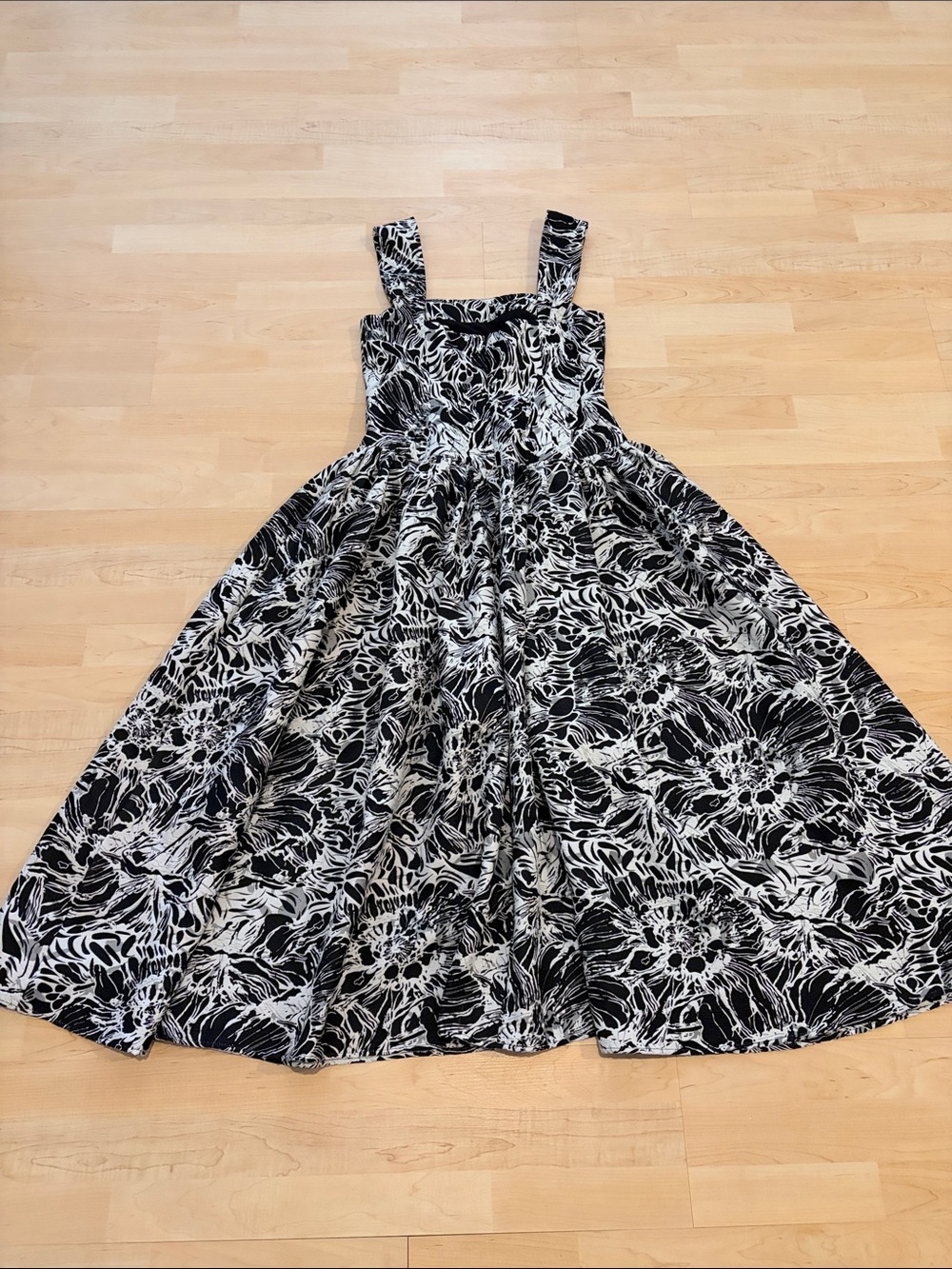 Elliatt Louise Maxi Dress Black White Floral Print Medium - Picture 5 of 9